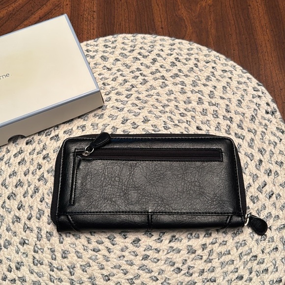Liz Claiborne black zip around wallet with box ￼ - Picture 3 of 7